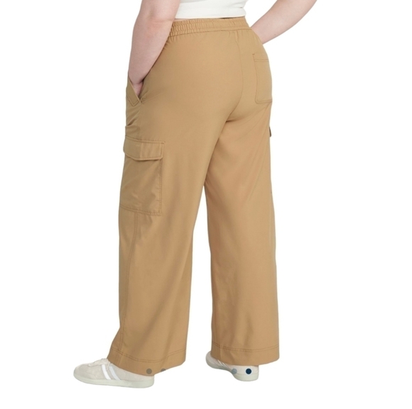 XXL • Old Navy • High-Waisted StretchTech Wide-Leg Cargo Pants - Picture 2 of 5